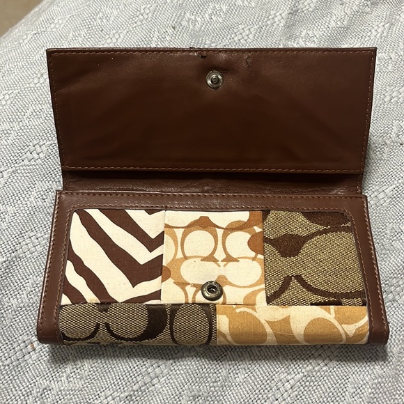 COACH PURSE - Picture 4 of 8